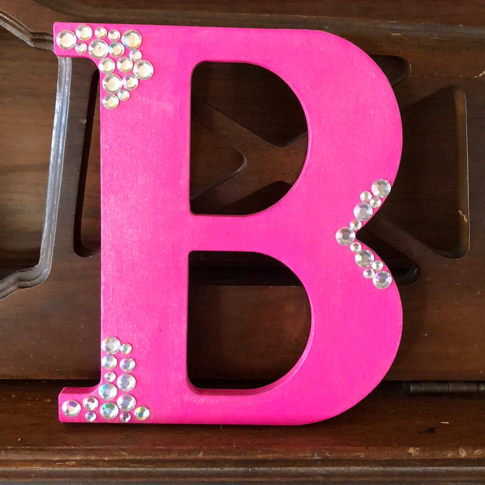 Hot pink letter B